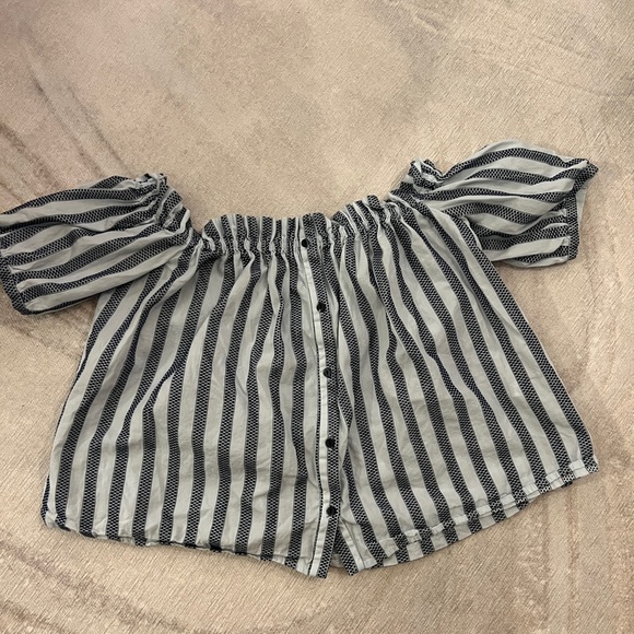 Zara Off the shoulder Cropped Blouse - Picture 2 of 3